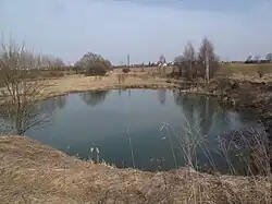 Malá vodní nádrž, ze které je napájen potok