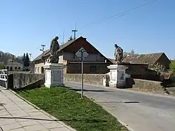 Most se sochami sv. Jana Nepomuckého a sv. Jana Sarkandra