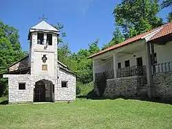 Obnovený kostel ve vesnici