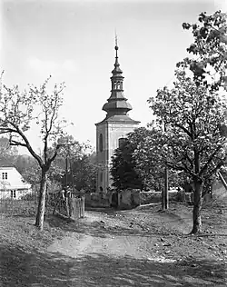 Kostel svaté Kateřiny na snímku z doby první československé republiky