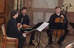 Část nového kvarteta při jeho účasti na slavnostním předávání medailí v Senátu PČR (2016)