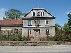 Dolní Újezd (SY), socha anděla.jpg