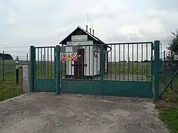 plynová stanice na okraji obce