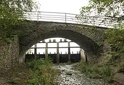 Dolní Libochová - most v hrázi rybníka obr01.jpg