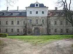 Zámek v Dolní Lukavici