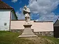 Socha svatého Jana Nepomuckého na návsi