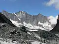 zleva: Täschhorn, Dom, Lenzspitze (foceno nejspíš nedaleko Britanniahütte)