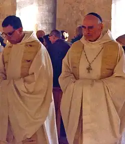 Opat Grammont s opatem Gourione (nalevo)