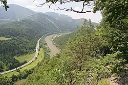 Pohled na Domašínský meandr ze Starhradu.