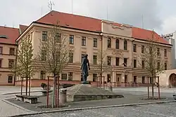 Chodské náměstí a památník