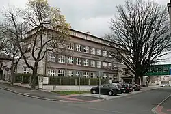 Gymnázium J. Š. Baara, památný dub vpravo
