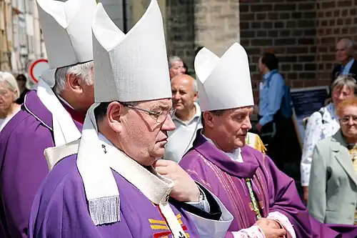 Arcibiskup Duka na pohřbu emeritního biskupa královéhradeckého Karla Otčenáška, 2011