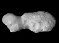 Celkový pohled na asteroid Donaldjohanson pořízený sondou Lucy.