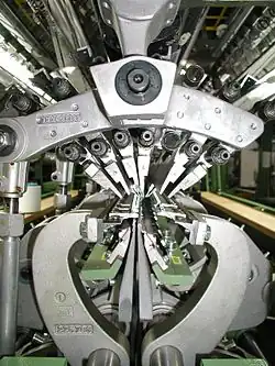 Profil dvoulůžkového rašlu se 6 kladecími přístroji