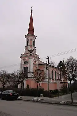 Doubrava (Karviná) kostel sv. Hedviky, při rekonstrukci a opravě kostela změněna střecha nad schodištěm na kůr a odstraněn sanktusník. (2013)