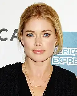 Doutzen Kroesová (21. dubna 2012)