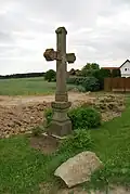 Kříž před vesnicí