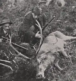 Dr Jaromír Doležal (vpravo) na honu pod Pradědem, 1934