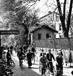 Dělníci přicházejí do společnosti Drags fabriker, Norrköping, 1953