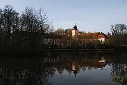 Pohled přes Zámecký rybník