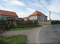 Drahoňův Újezd, lepší dům.jpg