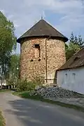 Věž původní středověké tvrze