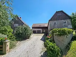 Třístranný statek v Lubachau