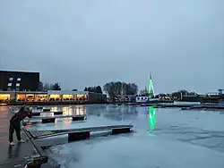 Přístav v noci v zimě