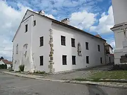 Drnholec, fara zezadu.jpg