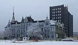 Druhá (dnes Unicre) a třetí správní budova Spolku pro chemickou a hutní výrobu v Ústí nad Labem od východu, 2024-12-27