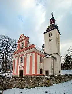 Kostel svatého Václava v Deštné – barokní průčelí a románská věž