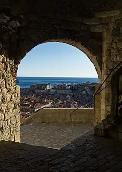 Střed města z věže Minčeta.