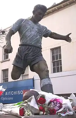 Statue of Duncan Edwards in Dudley