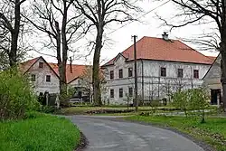 Dvorek (Třebeň) Zemědělský dvůr čp. 6.jpg