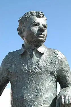 socha Dylana Thomase ve Swansea