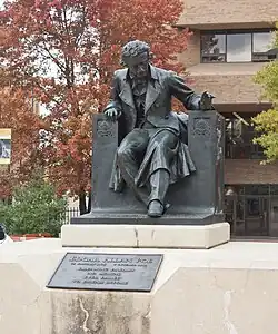 Gordon Plaza v centru kampusu