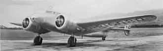 Lockheed Model 10-E Electra, stroj s registrací NR16020 měl výrobní číslo 1055; na tomto stroji létala Amelia M. Earhartová, snímek byl pořízen 20. března 1937 na letišti v Oaklandu, Kalifornie