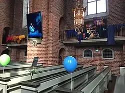 Výstava Ecce Homo v kostele Klosters v Eskilstuně během Springpride, 2016