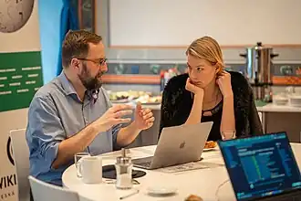 Se Zuzanou Částkovou na editatonu Měsíce žen na Wikipedii