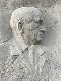 Pamětní deska E. Miléna na domě Nerudova 7 v Brně, kde malíř bydlel