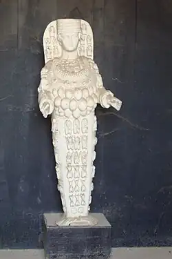 Socha Artemis nalezená v Efesu