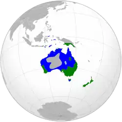 Mapa s rozšířením modře = zimoviště zeleně = oblasti s celoročním výskytem