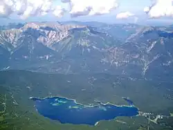 pohled na jezero z vrcholu Zugspitze