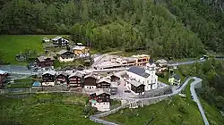 Pohled na centrum obce s kostelem