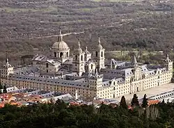 Klášter El Escorial, v jehož bazilice se nachází královská hrobka