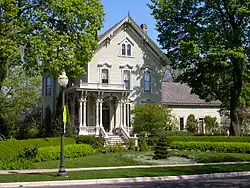 Viktoriánský dům v historické části poblíž centra