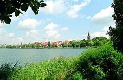 Panorama města od Ełckého jezera