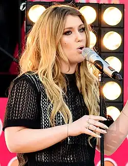 Ella Henderson (5. července 2014)