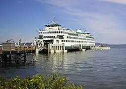 Trajekt MV Elwha v terminálu v Sidney.