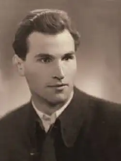 V civilním oděvu v mladém věku